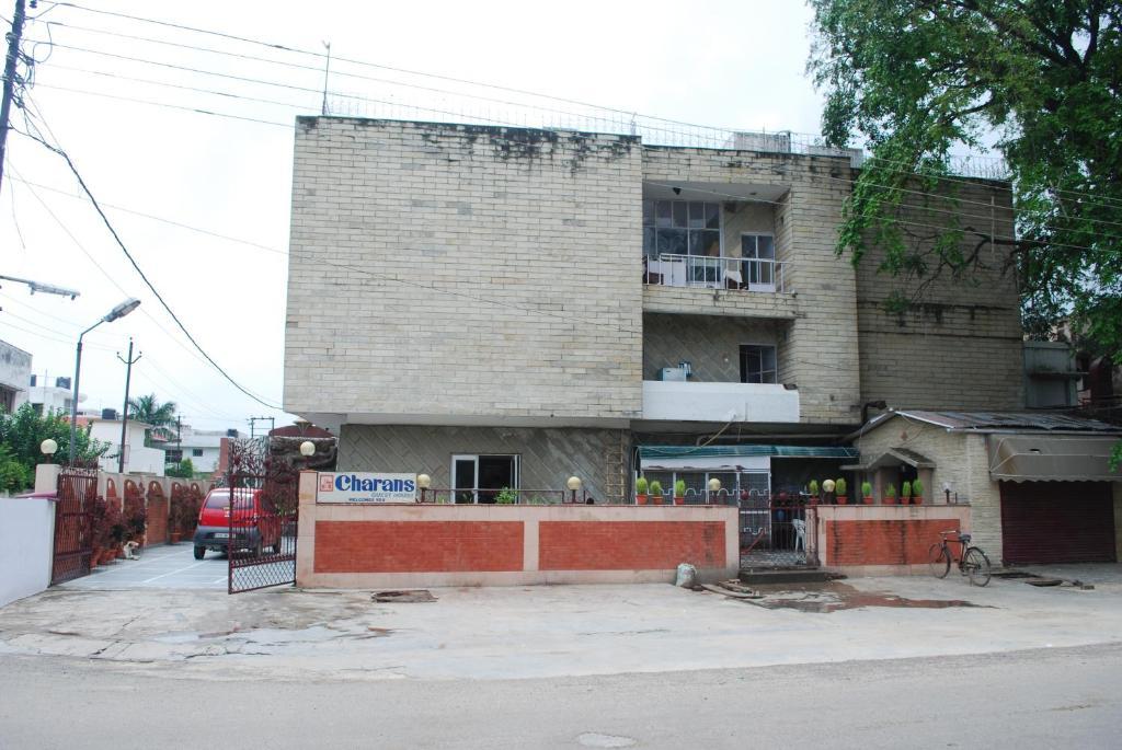 Charans Guest House Lucknow Esterno foto